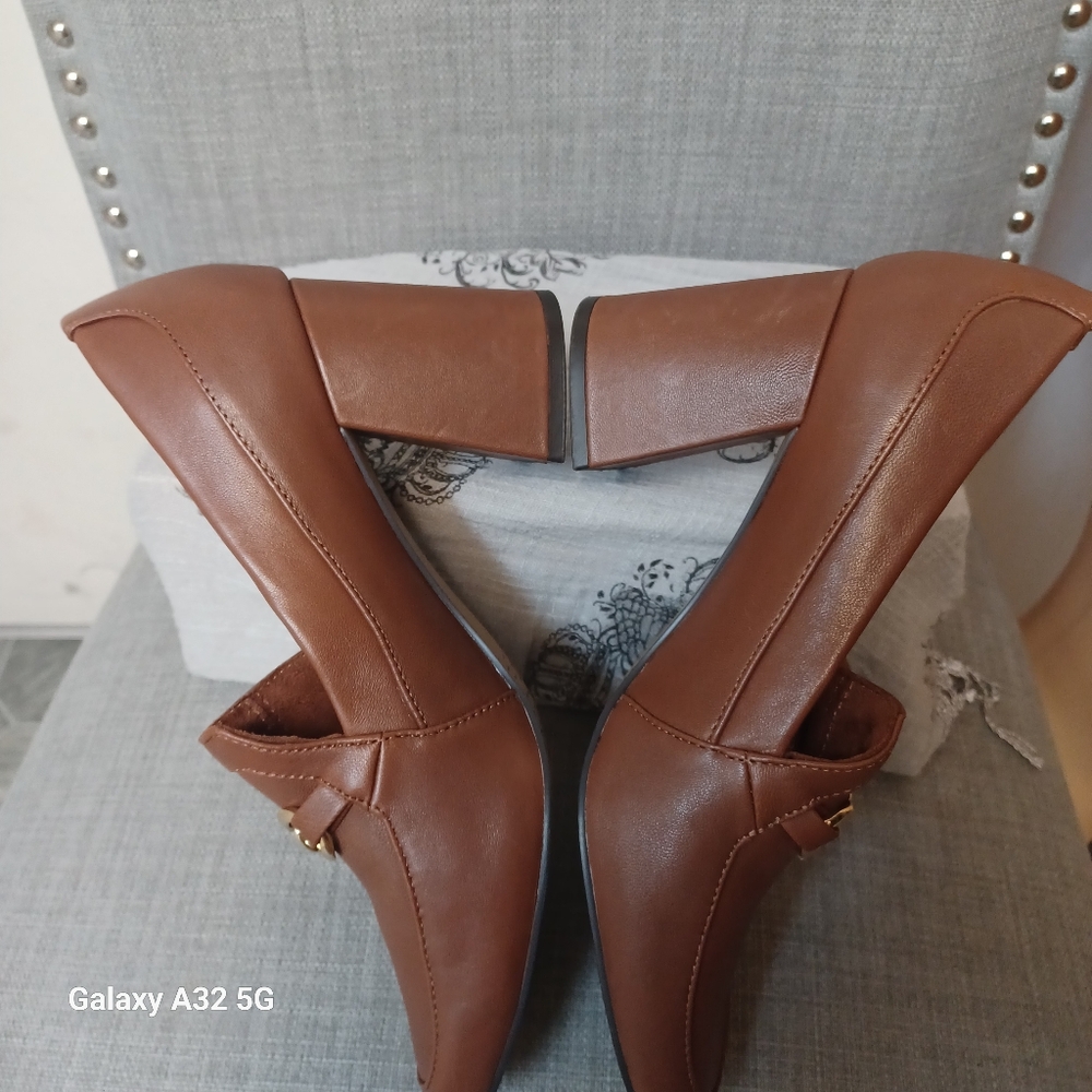Bella Vita Brown and Gold Loafers Flats Size 9.m - Picture 6 of 15